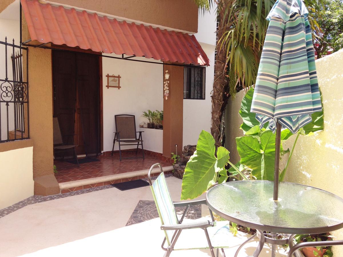 Los Caracoles Bed & Breakfast Канкун Экстерьер фото
